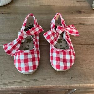 Livie and Luca girls flat